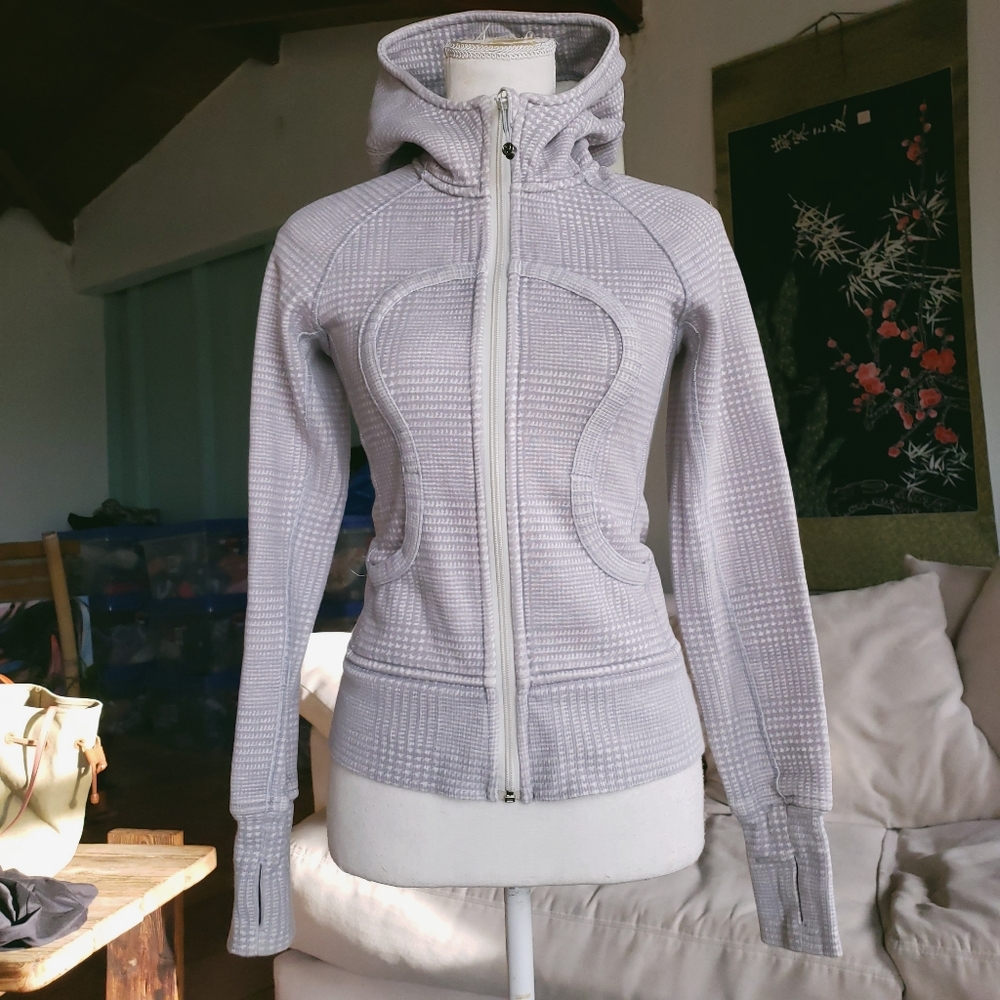 Lululemon Lavender Plaid Scuba Hoodie, runs small!!
